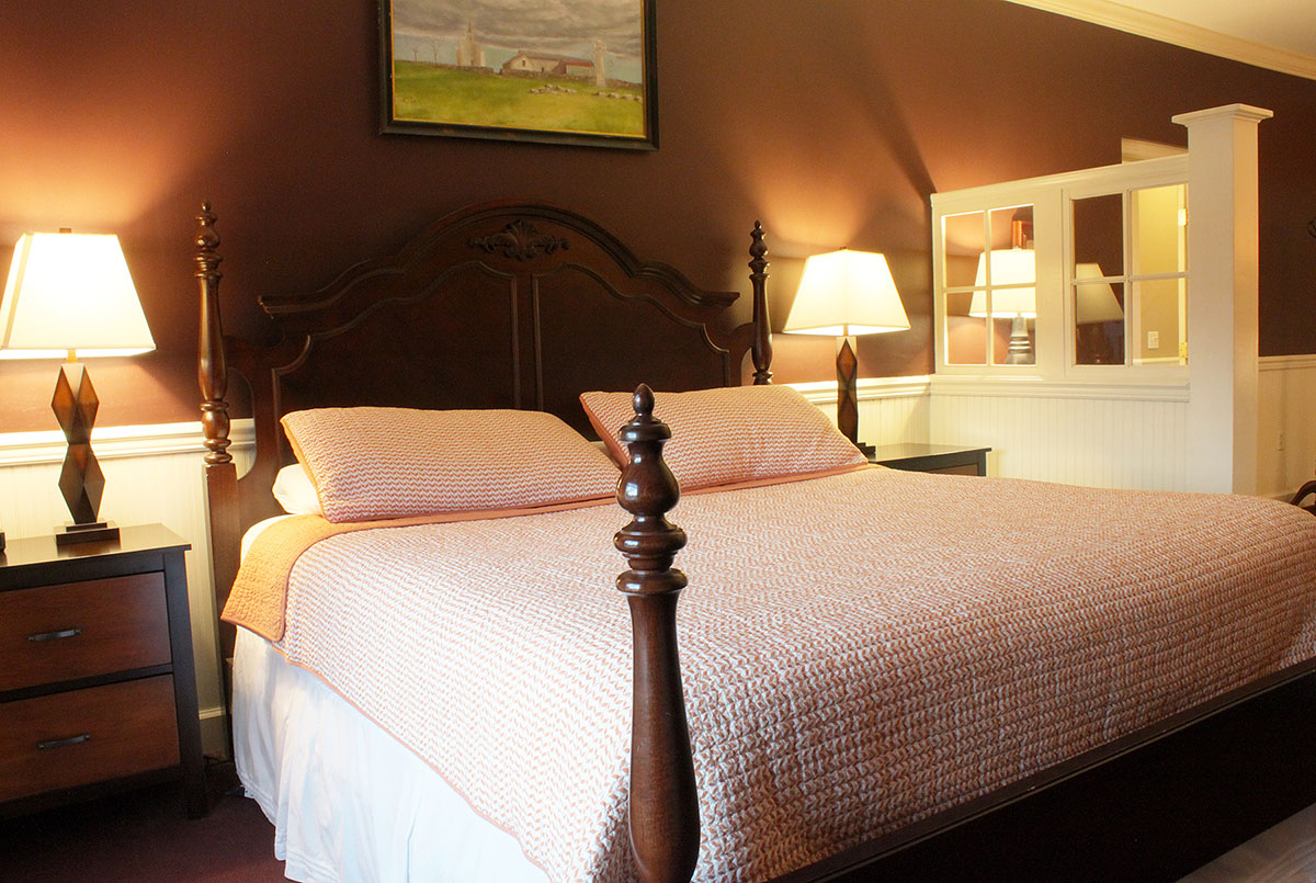 County Clare Irish Inn & Pub